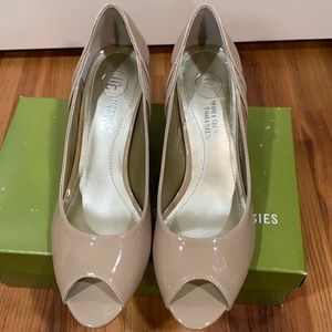 Mootsies Tootsies- Brand new size 7
